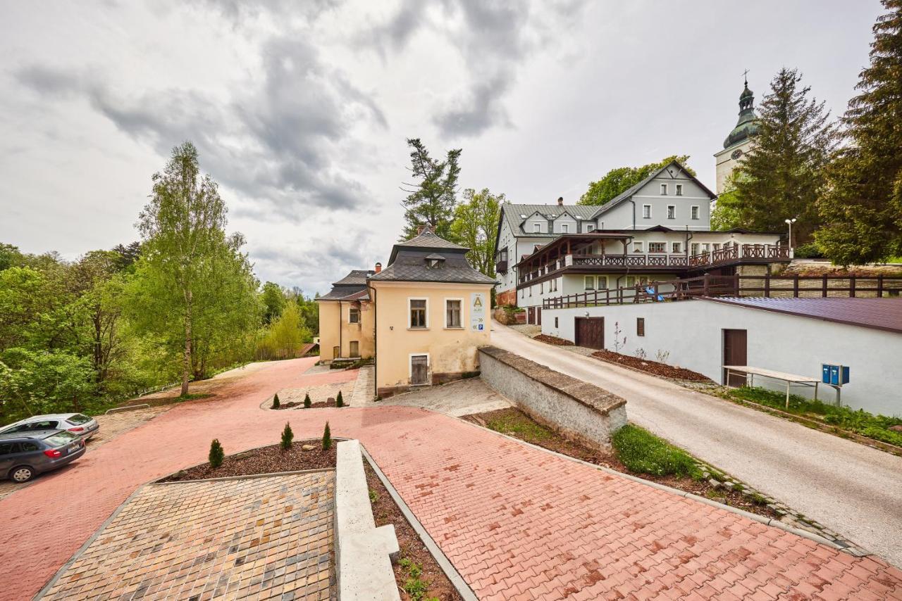 Hotel Auri Rudník Exterior photo